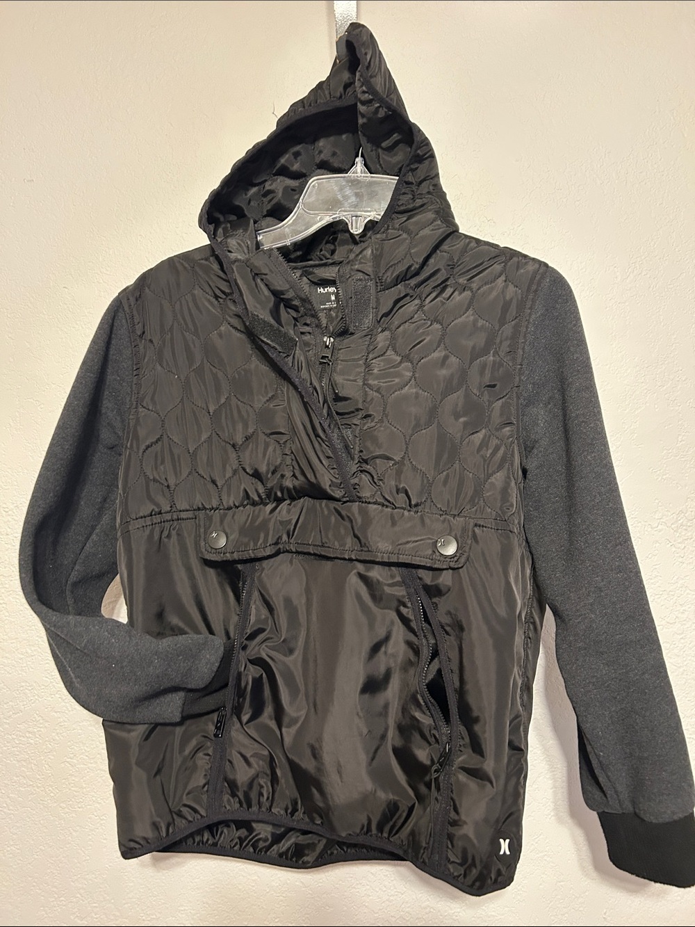 Hurley Black Quilted Front Hooded Pullover Jacket